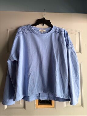 NWT Wendy Crochet Back Sweatshirt Light Blue Lace-Shoulder Sweatshirt SZ Medium